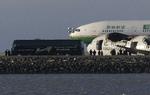 forulykket. To teenagepiger mistede livet og 180 passagerer blev kvæstede, da dette Boeing 777-fly fra Asiana Airlines forulykkede under landing i San Francisco i lørdags. 