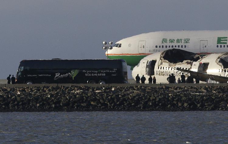 forulykket. To teenagepiger mistede livet og 180 passagerer blev kvæstede, da dette Boeing 777-fly fra Asiana Airlines forulykkede under landing i San Francisco i lørdags. 