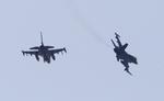 luftpakke. USA støtter årligt Egpten med 1,5 milliarder dollar. De fire jagerfly af typen F-16 er en del af denne hjælpepakke. 
