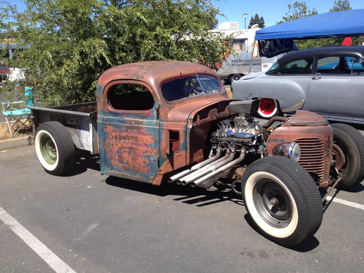 Ekstrem. Sådan en rå veteranpickup med en vanvittigt stor V8-motor er et hverdagssyn i Californien. I Danmark ville den være dybt ulovlig. Foto: Allan Graubæk 