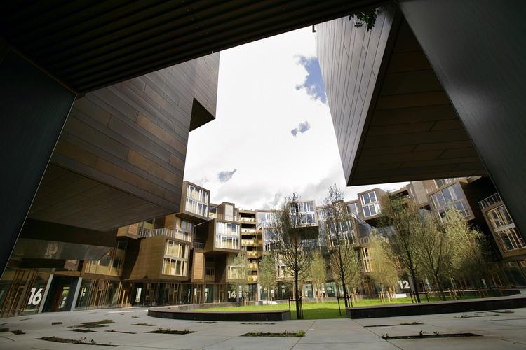 Festlokale. Tietgenkollegiet i Ørestad lægger hus til åbningskoncerten af Strøm Festival. Kollegiet er blevet verdensberømt for sin arkitektur og har vundet en række internationalt anerkendte priser. 
