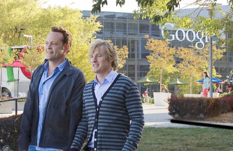 overhalet. Owen Wilson og Vince Vaughn som de for længst outdatede sælgere i 'The Internship' Foto: Phil Bray 