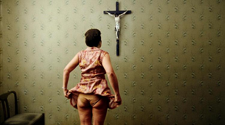 mission. Anna Maria tager sin tro alvorligt. Foto: Øst for Paradis 