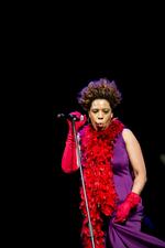 Suprise. Macy Gray smed fjerboaen og tog turen fra Det Kgl Teater til St. Regnegade for at jamme videre. Her ses hun ved koncerten på Gl. Scene. 