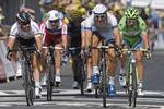 hattrick. Marcel Kittel (nummer to fra venstre) nåede målstregen før britiske Mark Cavendish (t.v.). 