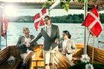 <cutline_leadin>KVINDER.</cutline_leadin> Henrik Nordbrandts liv og digte er fyldt med kvinder, og det er derfor <240>oplagt at lade ham portrættere af tre unge af slagsen. <137>Skuespillerinderne Anne Vester Højer, Rosa Sand Michelsen og Özlem Saglanmak.<137><137> <137><fotograf>Foto: Per Morten Abrahamsen</fotograf> 
