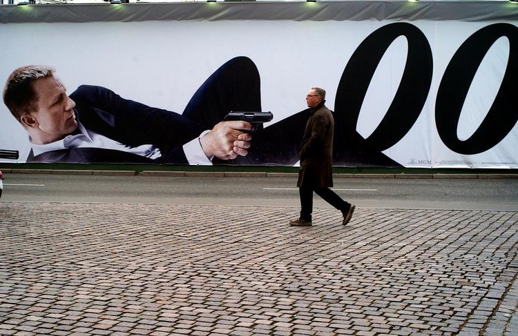 Bond. Sam Mendes skal også dirigere rundt med Daniel Craig og Agent 007, når han inden længe indleder optagelserne til den 24. film om den britiske efterretningstjeneste. 