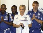 superkøbmand. Chelsea, med manager Jose Mourinho i spidsen, er en af de klubber der gladeligt spenderer store millionbeløb, når der skal købes fodboldspillere. 