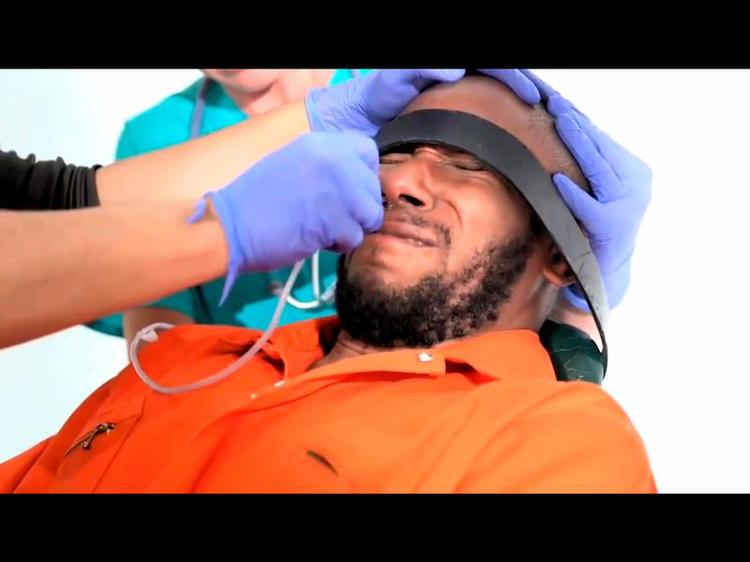 Videoklip. Yasiin Bey vrider hovedet frem og tilbage for at slippe for slangen og de brækreflekser, hans krop uvilligt sætter gang i. 