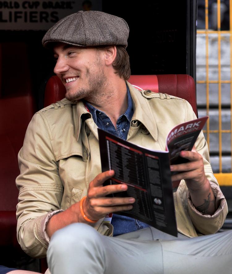 ledig. Nicklas Bendtner har stadig et år tilbage af sin kontrakt med Arsenal, som ikke vil beholde danskeren. Klubben var blevet enige med Eintracht Frankfurt om et salg, men danskerens lønkrav var angiveligt for højt. 