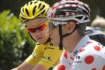Chris Froome kører stadig i den gule trøje, men tabte over et minut til Alberto Contador. 
