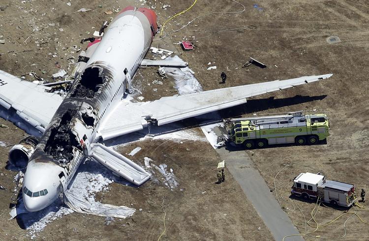 ØDELAGT. Boeing 777 mistede halen under landingen i San Franciscos lufthavn. 