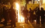 Kamp. Benzinbomber og andet brandbart blev kastet godt rundt i det nordlige Belfast til morgen. 