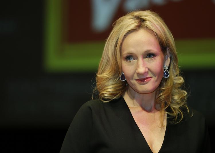 Ærgerlig. J.K. Rowling er ked af, at det er blevet afsløret, at hun har udgivet en bog i et andet navn. 