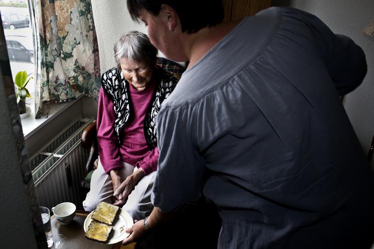 BESPARELSER. Der skæres ind til benet i kommunerne, og det går ud over hjemmeplejen, siger Ældresagen. 
