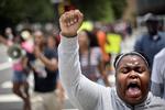 Demo. Folk gik på gaden over hele USA efter frifindelsen af George Zimmerman. Her er det en 24-årig kvinde i Atlanta, der protesterer. 