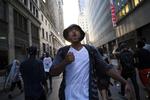 Vrede. Demonstranter var på gaden i blandt andet New York for at protestere over frifindelsen af manden, der skød den 17-årige Trayvon Martin. 