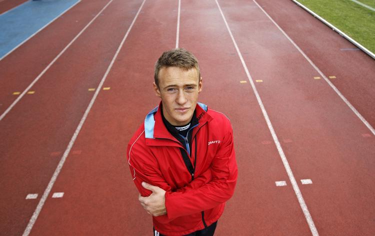 skadet. 15-årige Kristoffer Hari kommer ikke til at starte ved 100-meteren ved ungdoms-OL i dag. (arkiv) 