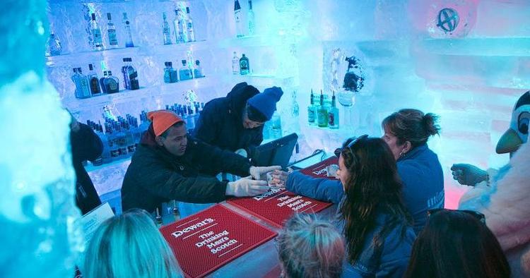 Køligt. Handsker og vintertøj er nødvendigt på ny, ’cool’ bar i New York. 