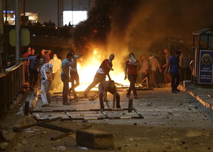 Protest. Morsi-tilhængere demonstrerer i gaden i Kairo. 