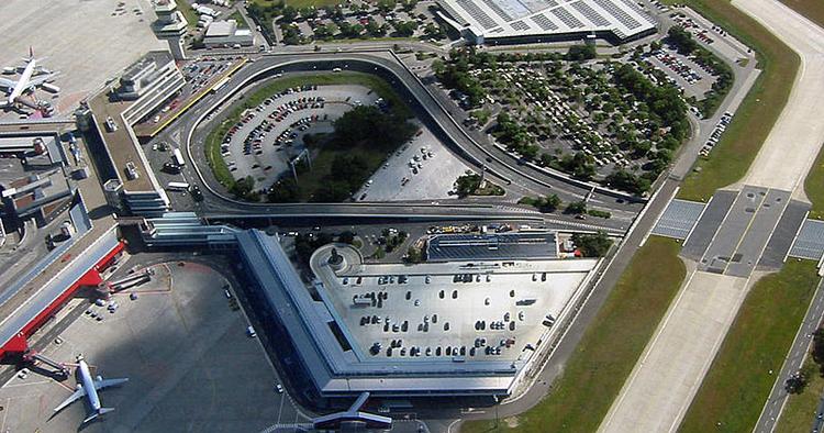 Presset. Hver dag passerer mellem 40.000 og 50.000 rejsende gennem Tegel-lufthavnen i Berlin. 