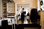 Restaurant. Fire ud af fem danskere giver drikkepenge, når de er på rejse i udlandet. Sådan er det ikke på spisestederne herhjemme. 