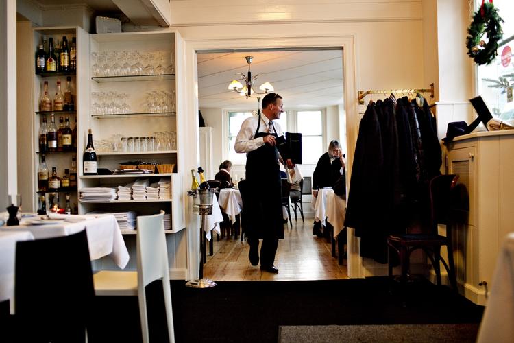 Restaurant. Fire ud af fem danskere giver drikkepenge, når de er på rejse i udlandet. Sådan er det ikke på spisestederne herhjemme. 