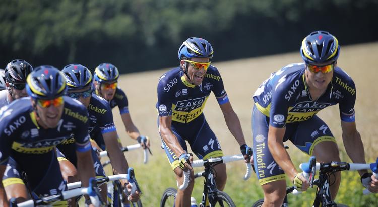 Videre. Saxo Bank fortsætter et år mere som hovedsponsor for Bjarne Riis' cykelhold. 