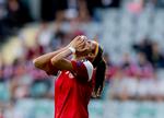SURT. Nadia Nadims ansigt var et meget godt udtryk for stem- ningen i den danske lejr efter aftenens ærgerlige uafgjorte resultat mod Finland. Foto: Adam Ihlse/AP 