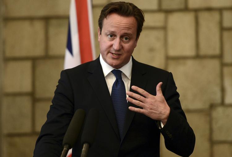 boost. Premierminister David Camerons regering håber, at det vil give Storbritanniens bryllupsindustri et årligt boost på  over 120 millioner kroner, når bøsser og lesbiske fra næste år får lov til at gifte sig med hinanden. (arkiv) 