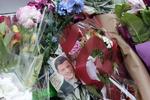 Hyldest. Fans har lagt blomster for at give afdøde Cory Monteith en sidste hilsen uden for det hotel i Vancouver, hvor han døde af en overdosis. 