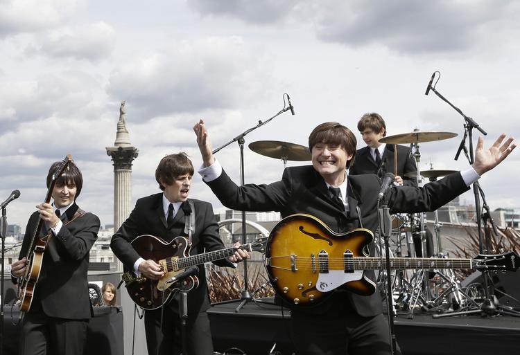 Premiere. Forsmag på den britiske 'Let it Be' på toppen af en bygning i London. 