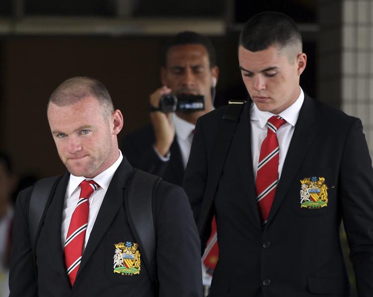 Transfer. Wayne Rooney har i flere omgange været rygtet væk fra Manchester United. Nu lyder de seneste rygter på, at Chelsea har sendt et bud af sted til konkurrenterne i Premier League. I første omgang skulle det være blevet afvist, skriver engelske BBC og Sky Sports. 
