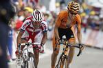 Rival. En af Jakob Fuglsangs rivaler i klassementet i Tour de France spanske Joaquim Rodriguez (Katusha) ses her i tæt kamp med Mikel Nieve (Euskaltel) på Mont Ventoux på søndagens etape. Han har tidligere vundet etapet i både Giro d'Italia, Vuelta a España samt Tour de France. 