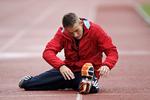 Farvel. 15-årige Kristoffer Hari var Danmarks helt store håb ved ungdoms-OL i Utrecht, Holland. En skade har dog sat en stopper for sprinterfænomenets medaljetogt. 