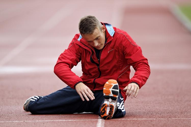 Farvel. 15-årige Kristoffer Hari var Danmarks helt store håb ved ungdoms-OL i Utrecht, Holland. En skade har dog sat en stopper for sprinterfænomenets medaljetogt. 