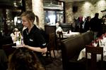 Restaurant. Blot få af politiken.dk's læsere giver udtryk for, at  de giver drikkepenge, nrå de er ude at spise. 