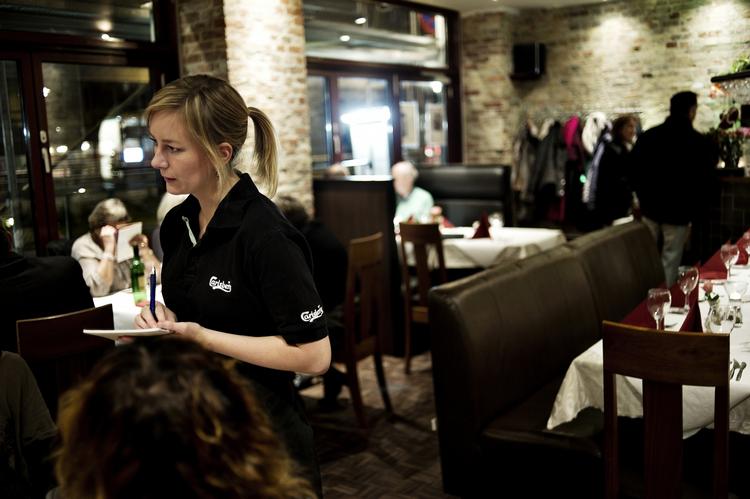 Restaurant. Blot få af politiken.dk's læsere giver udtryk for, at  de giver drikkepenge, nrå de er ude at spise. 
