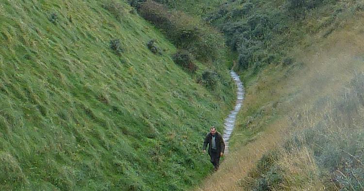 stedkendt. Godt nok er museumsinspektør på Fur Museum John Brinch Bertelsen blind, men han kender naturen og seværdighederne omkring Limfjords-øen ud og ind. 