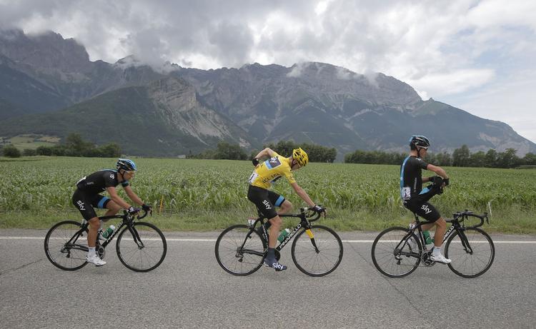 Mistanke. Chris Froome har hidtil vist sig aldeles suveræn i Tour de France, og det har forstærket en mistanke om, at han muligvis er dopet. Ingen beviser foreligger dog, og nu offentliggør hans hold, Team Sky, så nogle fysiologiske data til L'Equipe og en fransk fysiolog. 