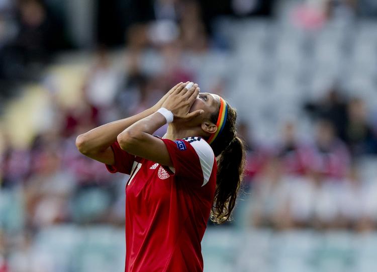 HELDIG. Nadia Nadim og resten af Danmarks fodboldkvinder har fortsat chancen for at blive europamestre. 