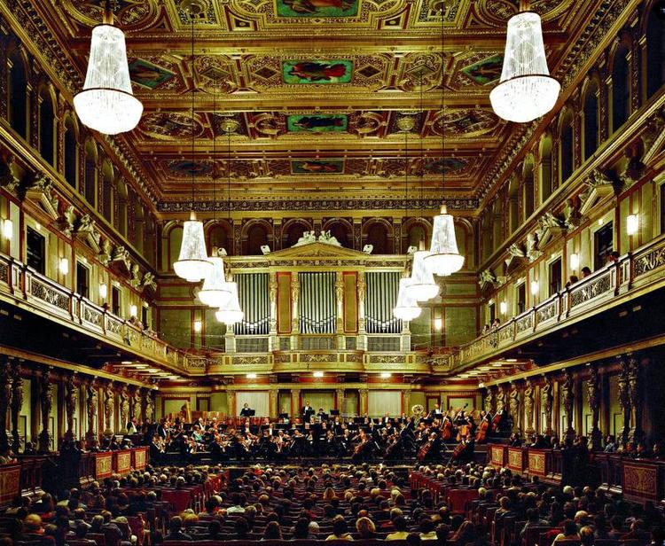 pragt. Hansen tegnede parlamentet, kunstakademiet og Musikverein med den gyldne sal (billedet), hvor nytårskoncerten - den, der kommer efter skihop og før burger - afholdes. 