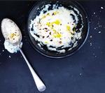 Rå kost. Denne suppe tilberedes af rå blomkål. Hvis man erstatter den med broccoli, skal kålen have opkog, inden den blendes med de øvrige ingredienser. 