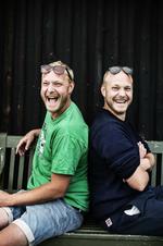 Unikt. Med nybagt morgenbrød, baghavecamping og en beliggenhed helt nede i vandkanten har Christian og Andreas på få år skabt en festival, som musikerne bliver ved med at komme tilbage til. 