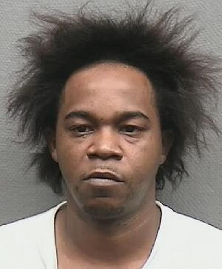 Sigtet. Denne mand, Walter Renard Jones på 31 år, er sigtet for at have holdt fire mænd indspærret i sin garage i Houston, Texas. 