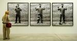 Ægte. Ai Weiwei har har også beskæftiget sig med gamle kinesiske kunstgenstande. F.eks. i 1995, da han knuste en uvurderlig krukke fra Handynastiet i et værk. 