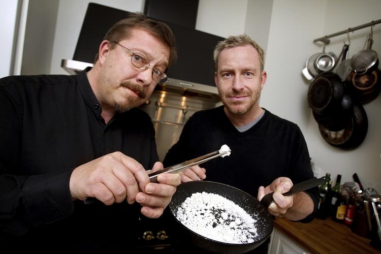 Restaurant. Brødrene James Price (med briller) og Adam Price står bag det populære madprogram 'Spise med Price' og flere spisesteder i København. 