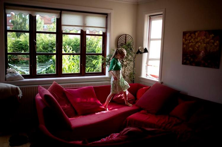 Legerum. Hanne Mogensens datter på seks, Silja, leger ofte i husets kælder sammen med sin to år yngre bror, men nu skal familien have gjort noget for at mindske niveauet af radon, som har vist sig at være alt for højt. 