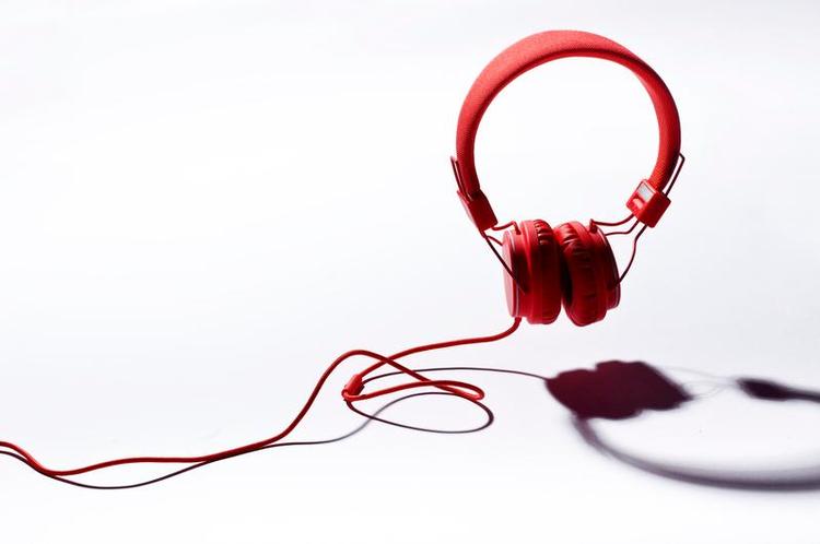 Testvinderen blev de kulørte hørebøffer fra Urbanears. 