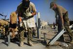 USA indleder 7. oktober 2001 krigen mod Talebanstyret i Afghanistan. 200 amerikanske specialstyrker kastes 19. oktober 2001 ned med faldskærm som de første i landkrigen mod Taleban. 